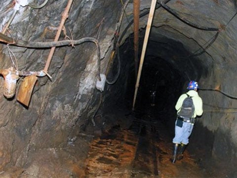LUX - Large Underground Xenon detector experiment, nejhlubší experiment týkající se výzkumu temné hmoty v Black Hill v Severní Dakotě